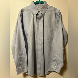 Mens Brooks Brothers non-iron dress shirt, size 15.5/33, color light blue.